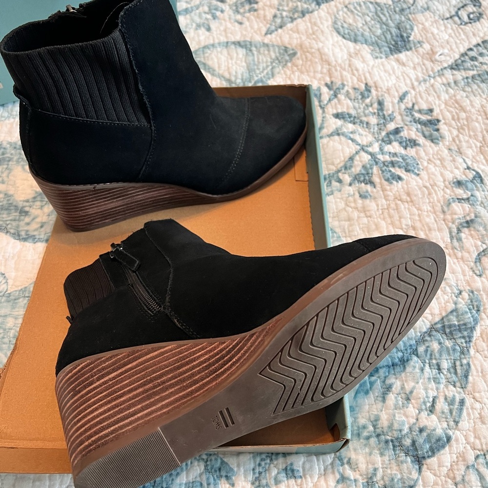 TOMS Sadie Wedge Bootie, Black, Size 9M, excellent condition. - Picture 5 of 5